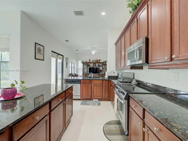 3725 NW 85th Ter, Cooper City FL 33024