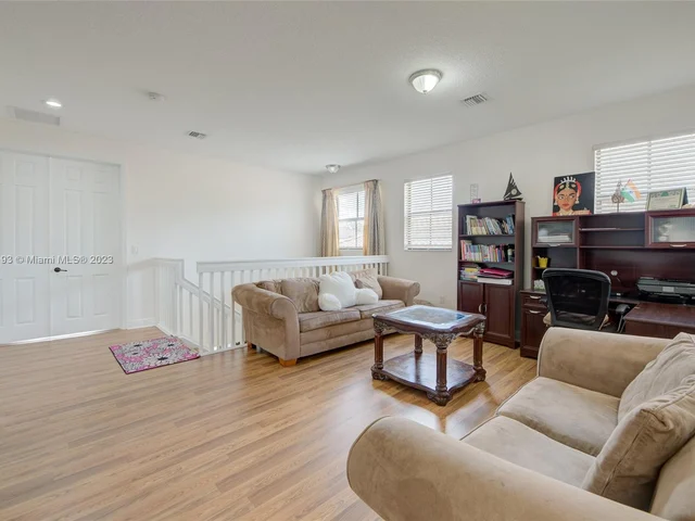 3725 NW 85th Ter, Cooper City FL 33024