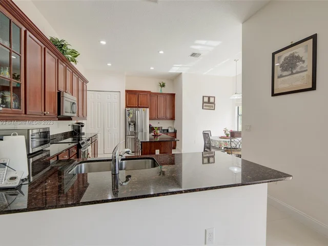 3725 NW 85th Ter, Cooper City FL 33024