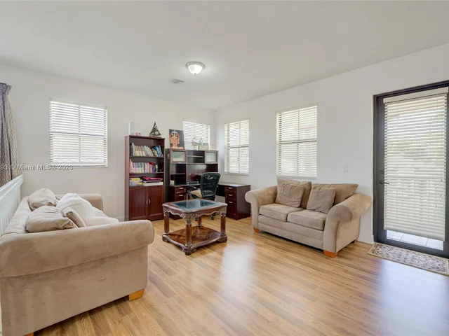 3725 NW 85th Ter, Cooper City FL 33024