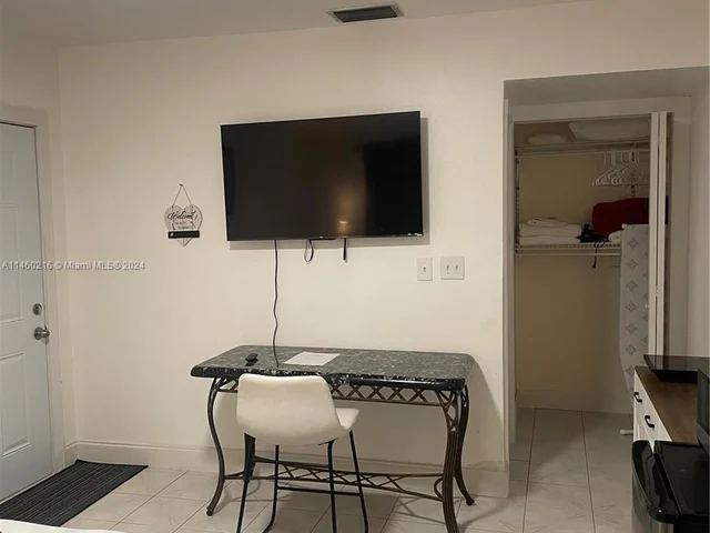 19851 NW 1st Ave # 1, Miami Gardens FL 33169