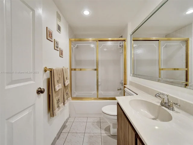 1532 Whitehall Dr # 403, Davie FL 33324