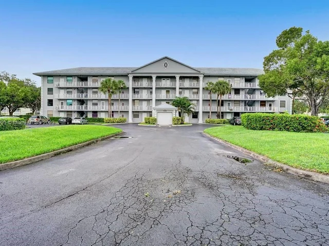 1532 Whitehall Dr # 403, Davie FL 33324