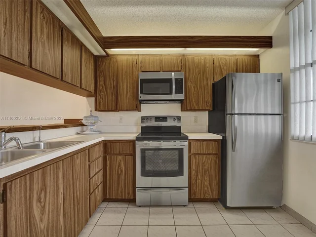 1532 Whitehall Dr # 403, Davie FL 33324