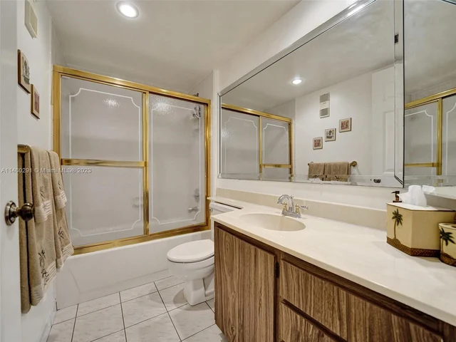 1532 Whitehall Dr # 403, Davie FL 33324