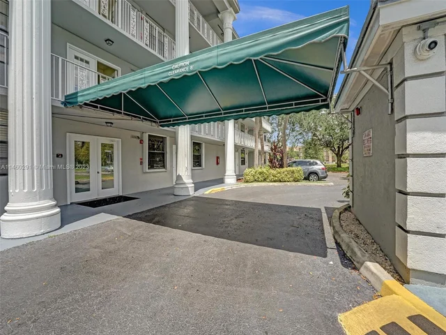 1532 Whitehall Dr # 403, Davie FL 33324