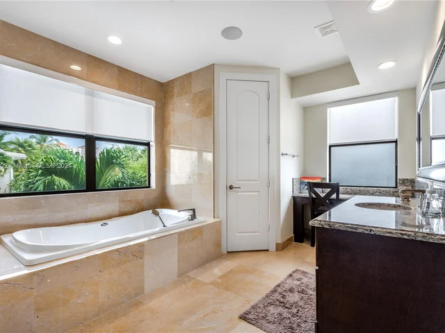 169 SE Wavecrest Way, Boca Raton FL 33432