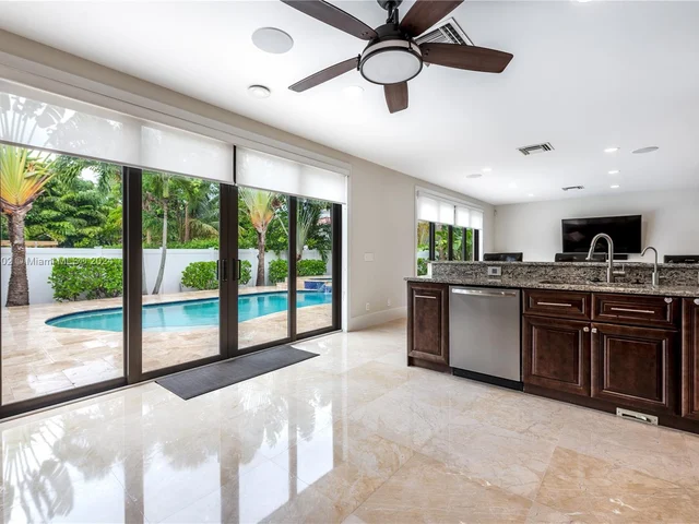 169 SE Wavecrest Way, Boca Raton FL 33432