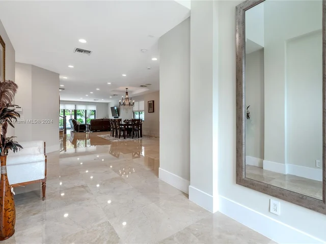 169 SE Wavecrest Way, Boca Raton FL 33432