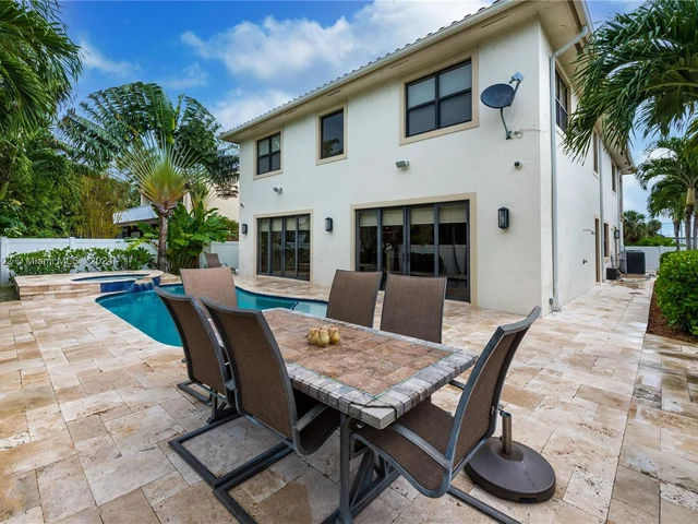 169 SE Wavecrest Way, Boca Raton FL 33432