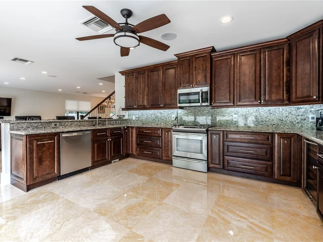 169 SE Wavecrest Way, Boca Raton FL 33432