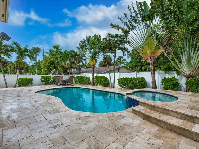 169 SE Wavecrest Way, Boca Raton FL 33432