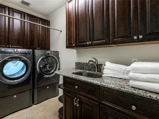 169 SE Wavecrest Way, Boca Raton FL 33432