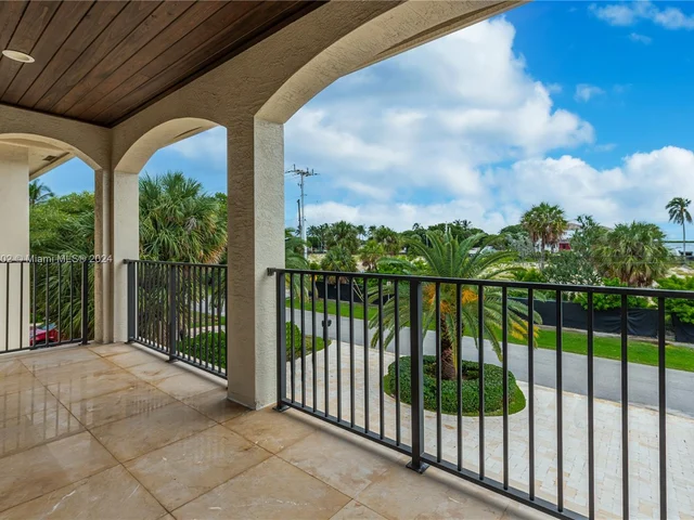 169 SE Wavecrest Way, Boca Raton FL 33432