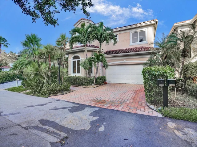 19414 40th Ct, Sunny Isles Beach FL 33160