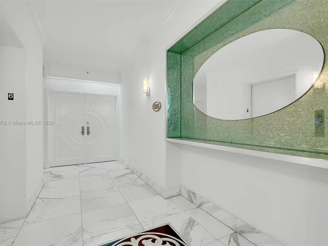 300 S Pointe Dr # 606, Miami Beach FL 33139