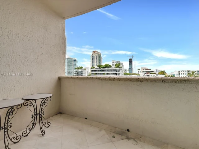 300 S Pointe Dr # 606, Miami Beach FL 33139