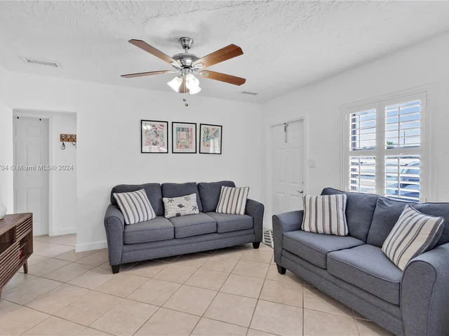 2405 Funston St, Hollywood FL 33020