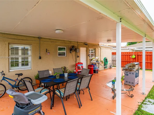 2405 Funston St, Hollywood FL 33020