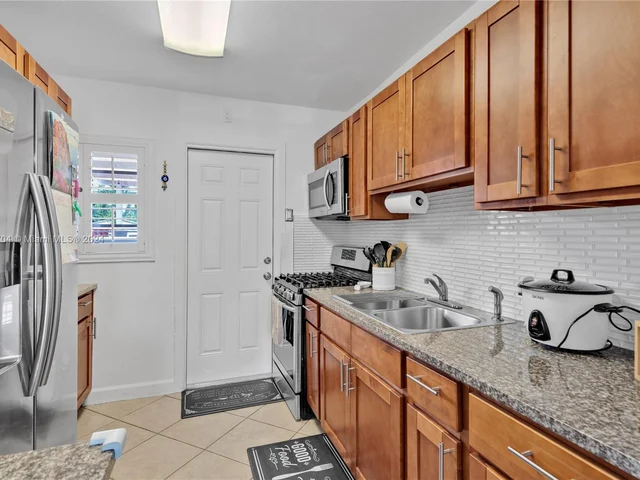 2405 Funston St, Hollywood FL 33020