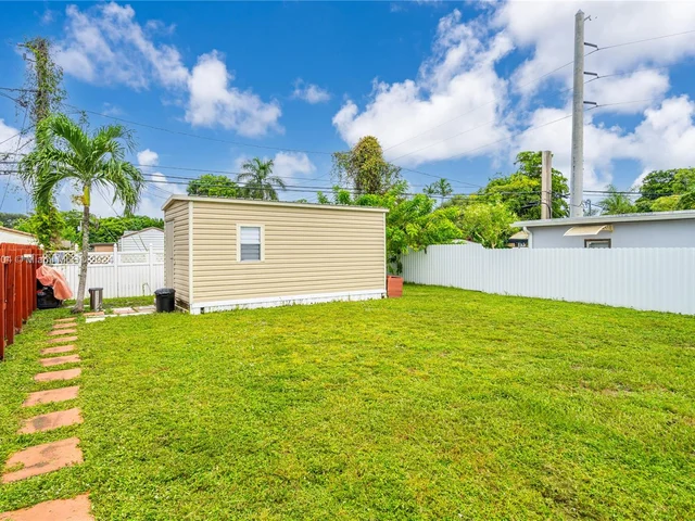 2405 Funston St, Hollywood FL 33020