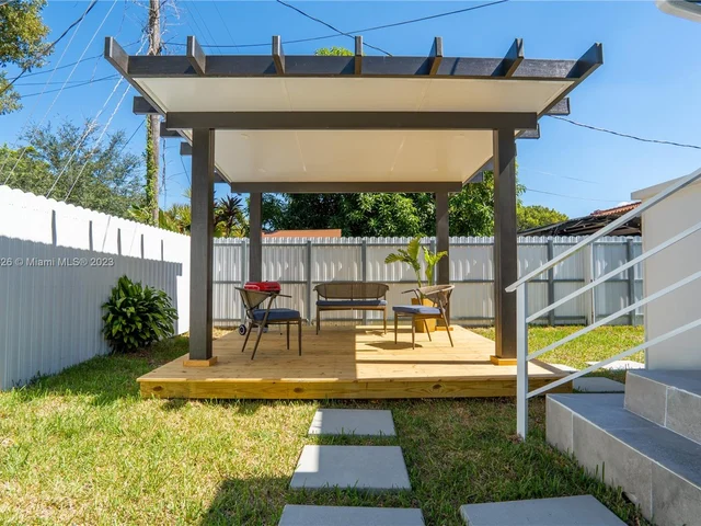 41 NW 40th Ave, Miami FL 33126