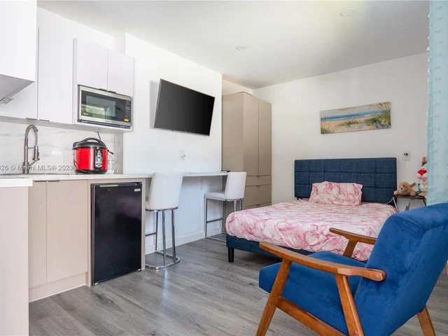 41 NW 40th Ave, Miami FL 33126