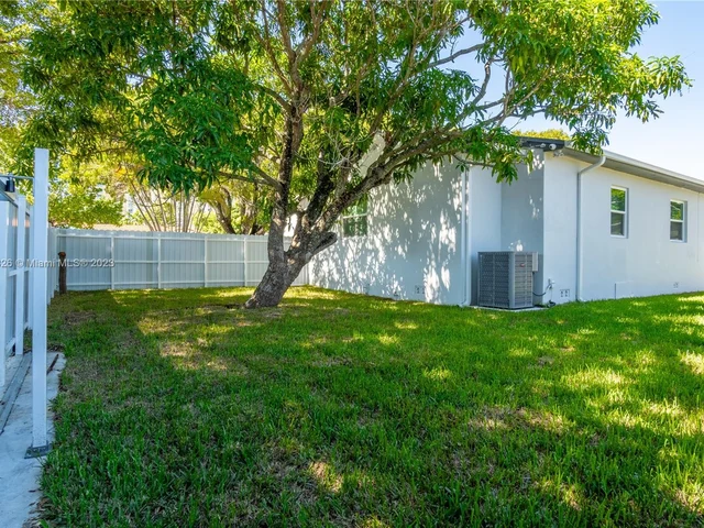 41 NW 40th Ave, Miami FL 33126