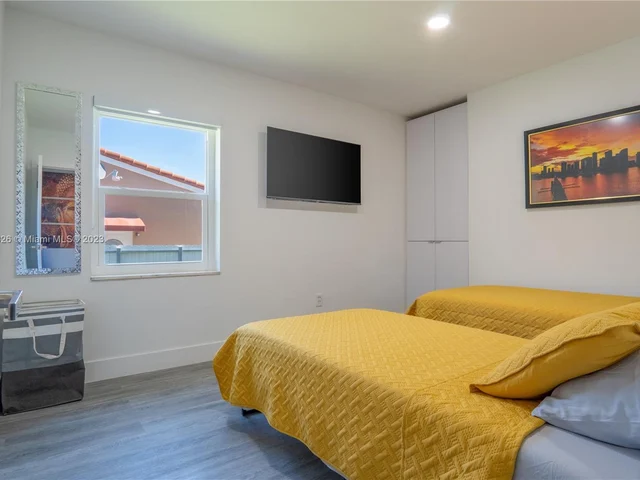 41 NW 40th Ave, Miami FL 33126