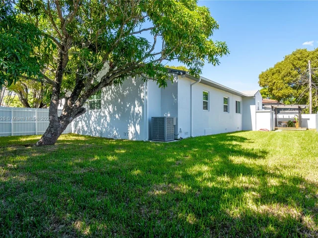 41 NW 40th Ave, Miami FL 33126