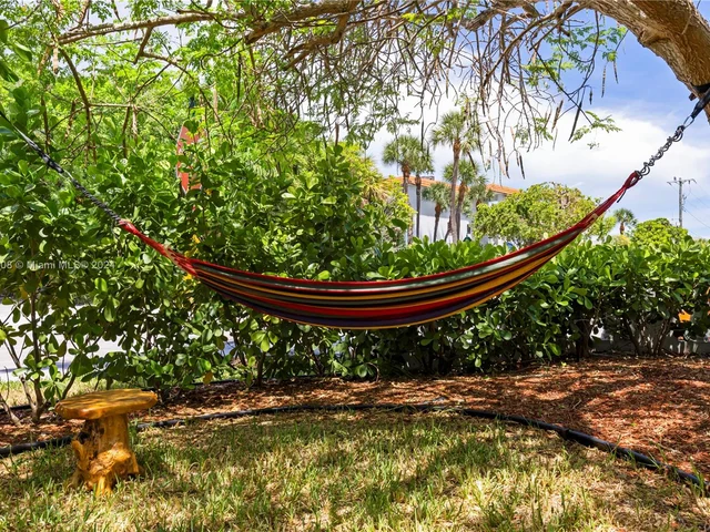 340 Bamboo Rd, Palm Beach Shores FL 33404