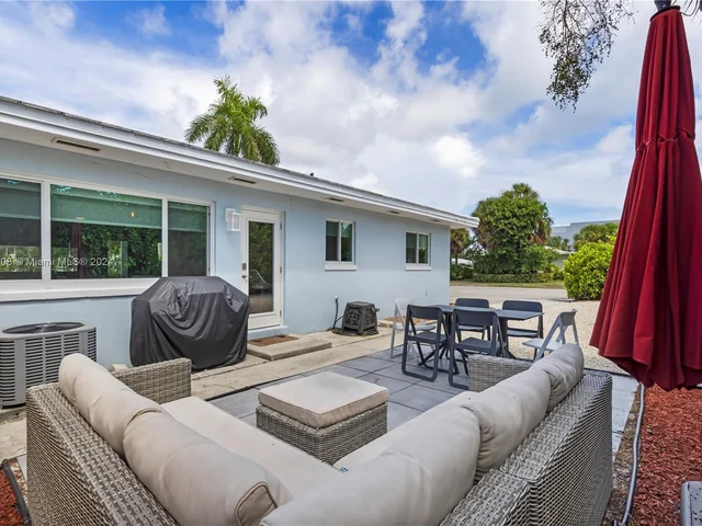 340 Bamboo Rd, Palm Beach Shores FL 33404