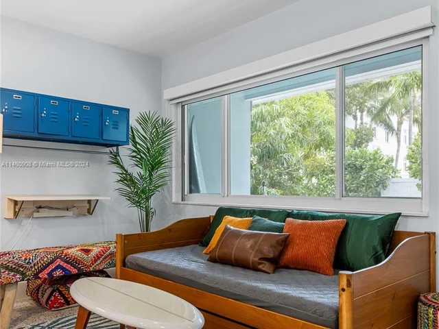 340 Bamboo Rd, Palm Beach Shores FL 33404