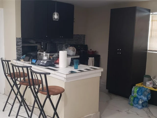 345 NW 75th St, Miami FL 33150