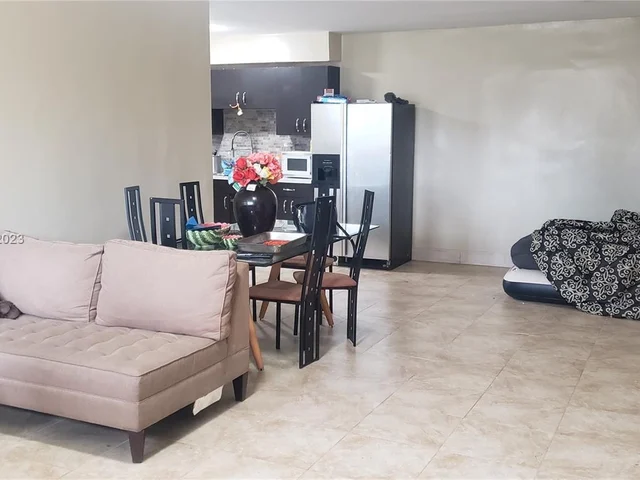 345 NW 75th St, Miami FL 33150