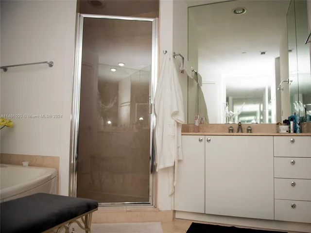 781 Crandon Blvd # 106, Key Biscayne FL 33149