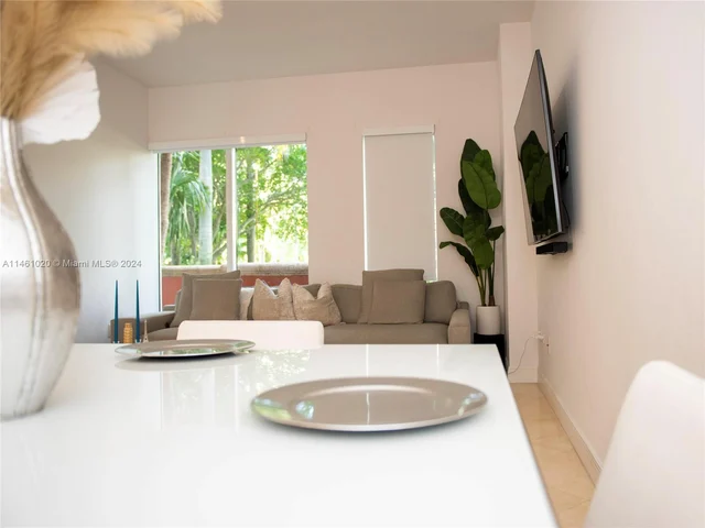 781 Crandon Blvd # 106, Key Biscayne FL 33149