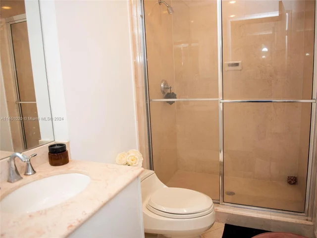 781 Crandon Blvd # 106, Key Biscayne FL 33149