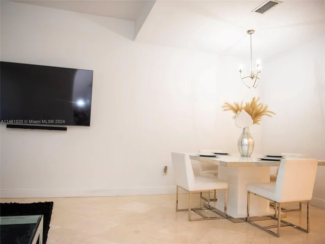 781 Crandon Blvd # 106, Key Biscayne FL 33149