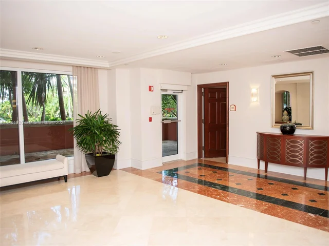 781 Crandon Blvd # 106, Key Biscayne FL 33149