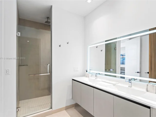 1030 15th St # 203, Miami Beach FL 33139