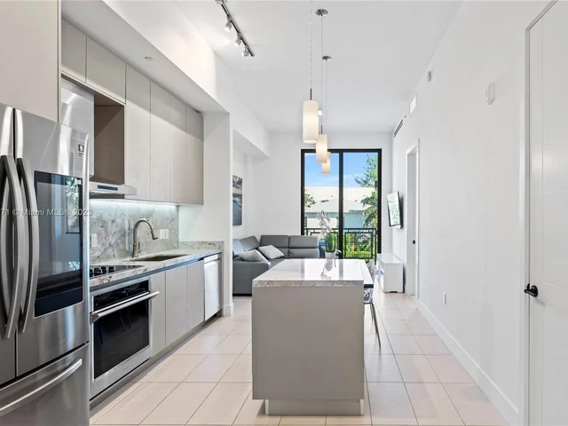 1030 15th St # 203, Miami Beach FL 33139