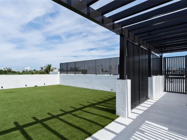 1030 15th St # 203, Miami Beach FL 33139