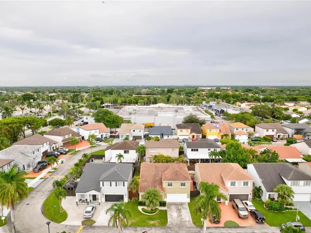 7251 SW 158th Pl, Miami FL 33193