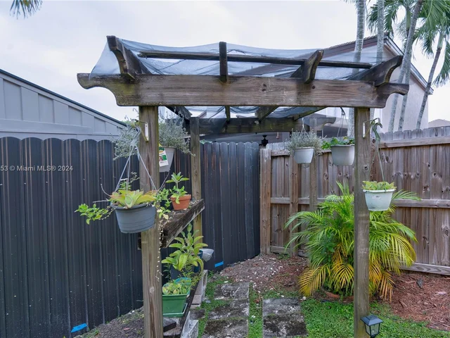 7251 SW 158th Pl, Miami FL 33193