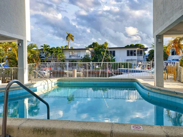 3702 NE 171st St # 8, North Miami Beach FL 33160