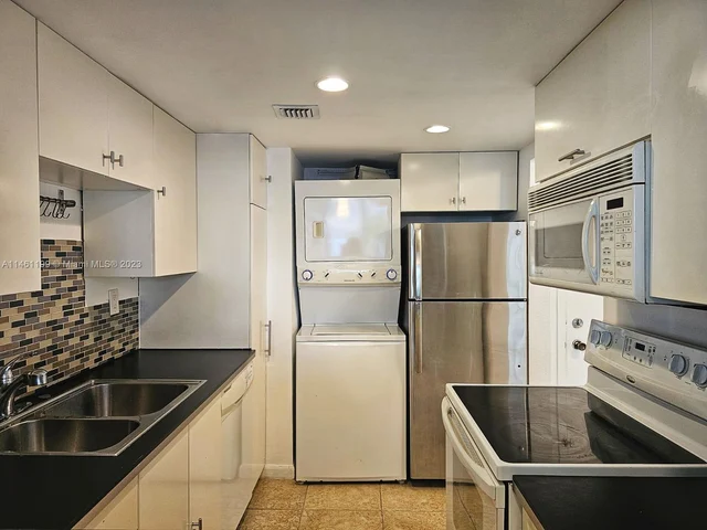 3702 NE 171st St # 8, North Miami Beach FL 33160