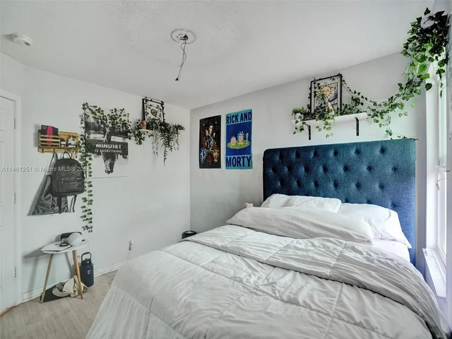 1588 SW 191st Ave, Pembroke Pines FL 33029