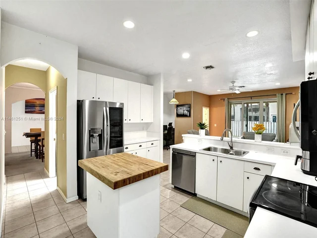 1588 SW 191st Ave, Pembroke Pines FL 33029