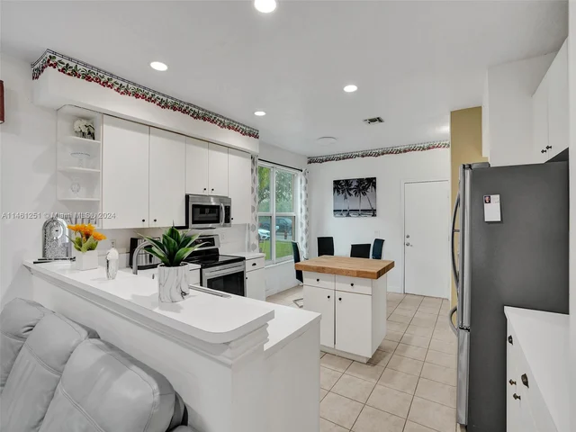 1588 SW 191st Ave, Pembroke Pines FL 33029